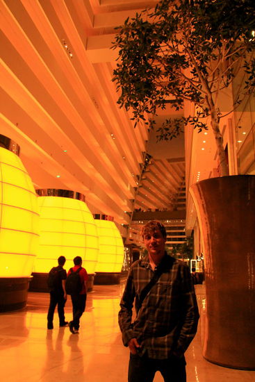 Unten in der Lobby der Marina Bay Sands