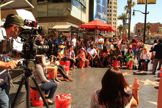 Man braucht keine Trommel, um zu trommeln  
Am Walk of fame scheint immer was zu laufen...