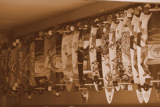 Das Skateboard scheint nach dem Auto das wichtigste Fortbewegungsmittel zu sein