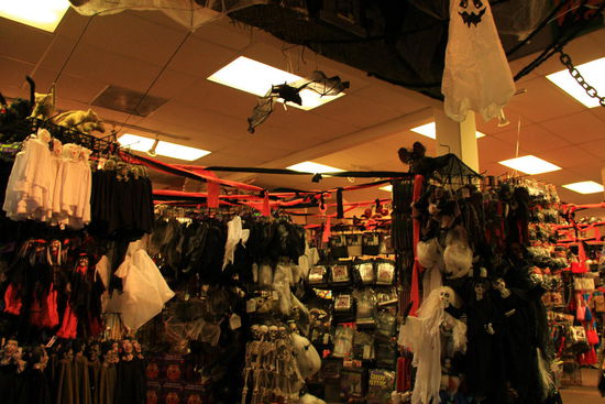 Gegen Abend erkunden wir einen Halloweenstore und ersteigern auch gleich unser Kostüm...So ist auch bereits für die nächste Fasnacht ausgesorgt