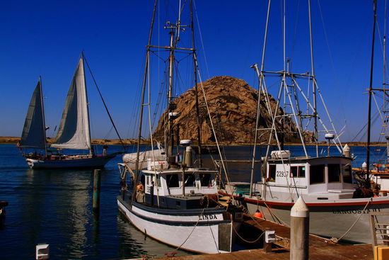 Morro Bay mit dem oben erwähnten großen Stein im Meer. Nicht viel weiter hinten lag unser Motel