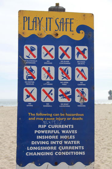 Alles klar?!
Hmm, uns käme also nichts mehr in den Sinn, was noch zusätzlich verboten werde könnte. Da ist ja der Staatsstaat Singapore (welcher für seine vielen Verbote bekannt ist) noch harmloser 