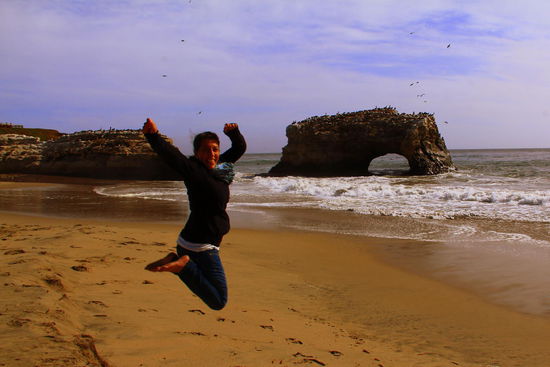Und hier nochmal eine Natural Bridge von der anderen Seite...
Juhuu, Ferien sind ja so schön und wir genießen die Zeit auch trotz der geschlossenen Nationalparks hier an der Küste mit Abenteuer 