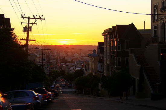 Nach dem vielen Gehen "im Auf und Ab" (eigentlich gäbe es Busse aber wir bewegen uns ja gern ) verspüre ich am 2. Tag tatsächlich ein leichtes Ziehen beim Schienbein 