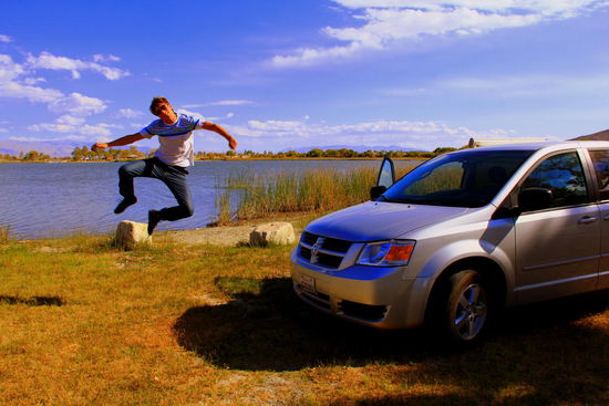 Unser schöner Stellplatz auf einem Campground in Lone Pine direkt am See, juhuu
Wir genießen den Nachmittag hier in der Sonne und Reto montiert sogar wiedermal seine Badehose