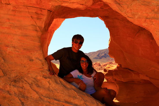 Ein Amipaar ist der Meinung, dass wir hier unbedingt auch ein Foto von uns beiden haben müssen  Bereits in Florida wurden wir mit der extremen Freundlichkeit der Amerikaner konfrontiert und nun bestätigt sich dieser Eindruck erneut. Es wird einem weitergeholfen, Tipps gegeben, einfach so mit einem geplaudert, etc.