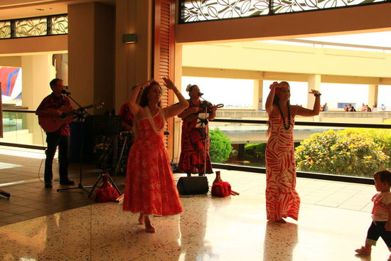 Hulatanz am Flughafen