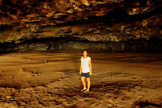Im Norden befinden sich einige Höhlen. Trockene und nasse...