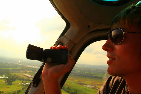 Die Münder bleiben den gesamten Flug über geöffnet 