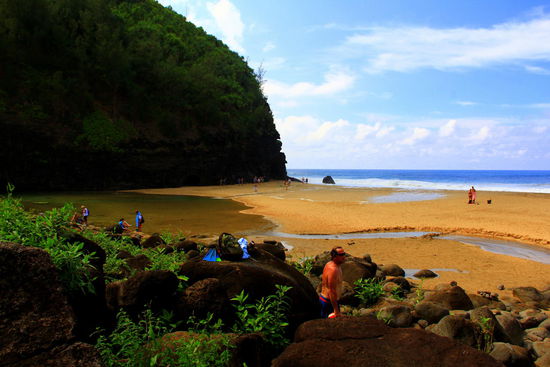 Unser Weg führt uns nach dem ersten Teil der Wanderung runter an einen schönen Strand