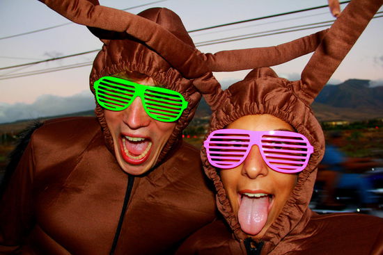 Bäääääh! An diesem Abend sind wir nicht die einzigen Kakerlaken, die wir sehen...Auf dem Weg zurück zum Auto sehen wir ein noch lebendigeres Exemplar mit etwa 4-5 cm Länge - wääääh!