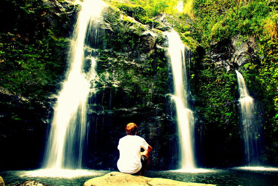 Die Waikani Falls mit dem besten Typen im Vordergrund 