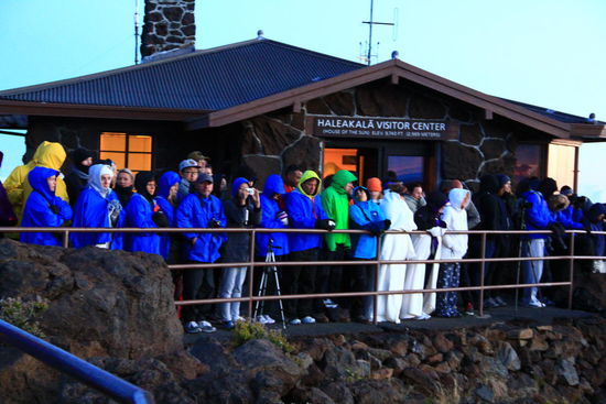 Dies ist nur ein minimaaaler Teil der Frühaufsteher, die sich eine "gute Sicht" zu erkämpfen versuchen!!