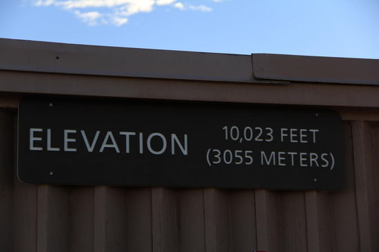 Wenn man den Berg jedoch von Fuss (weit unten im Ozean) bis Kopf misst, zählt er mit 9`100 Metern zu den höchsten Bergen der Welt! (Der Vulkan auf Big Island, Hawaii, ist so gemessen der weltweit grösste Berg)