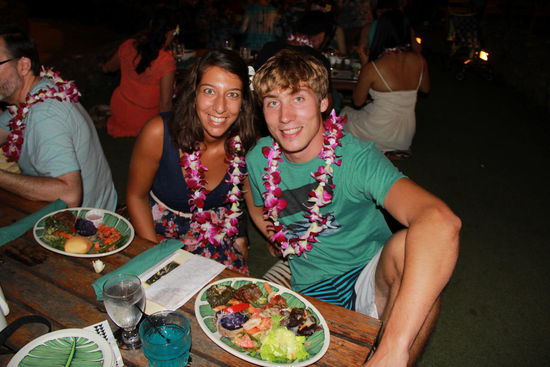 Traditionell haben wir die Variante "auf dem Boden sitzen" gewählt. Mmh und jetzt Mahlzeit