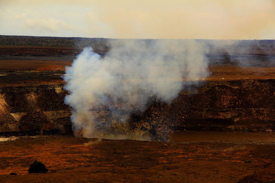 Am Abend nehmen die Gase eine rote Farbe an - eindrücklich! Fotos sind davon jedoch keine guten entstanden.