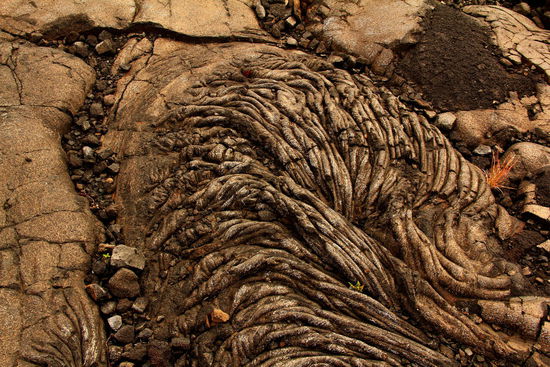 Die Amerikaner nennen den Hawaii Volcanoes N.P. oft "drive-in- volcano", denn hier kann man mit dem Auto in die Caldera (Vulkankessel) des Vulkankraters Kilauea hineinfahren.