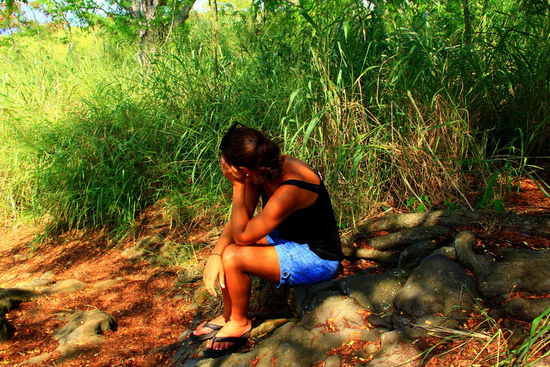 Ich muss ein bisschen "täupele", weil ich so genervt über unsere Idee bin. (was Reto nat. eher amüsant findet) 
Wir kehren um, denn ich glaube nicht daran, dass ich genug Kondition hätte, den Weg in der Hitze wieder hinauf zu gehen (noch in Flip Flops!!) und denke mir schon aus, wie es wäre, vom Heli geholt zu werden...
Schon extrem, wie stark solche Dinge kopfanhängig sind - hätten wir uns darauf eingestellt, wäre es wohl kaum ein Problem gewesen 