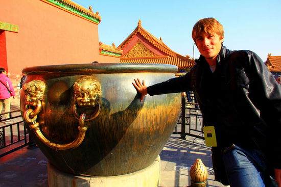 Kupfer- und Eisenkessel in der Verbotenen Stadt dienten mit Wasser gefüllt der Brandbekämpfung