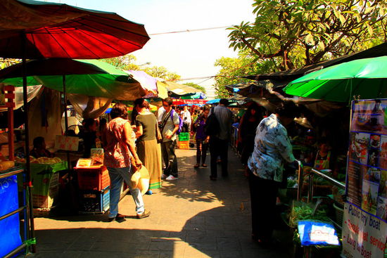 Wieder festen Boden unter den Füssen - die Flussfahrt war ganz schön wackelig auf den vielen hohen Wellen!!