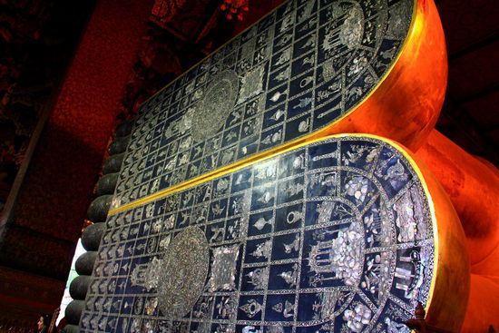 Bei ihm kann man anstatt "Hand lesen" "Fuss lesen" 