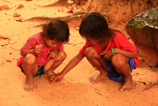 Immer wieder schön zu sehen, wie wenig die Kinder brauchen, um zufrieden spielen zu können