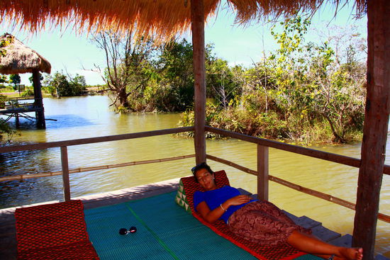 Unser Mittagsrast auf einem eigenen "Stelzenhäuschen" im See ist einfach heeeerrlich und ich nicke sogar ein  Idylle pur!