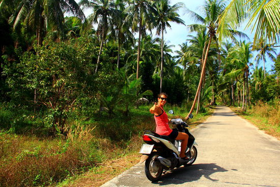 Auch ich versuche mal zu lenken  Auf unserer Fahrt sind wir unter Anderem einer ca. 2m langen Schlange begegnet!