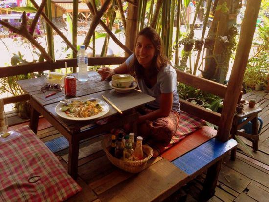 Anscheinend befinden wir uns in einer Art Hippieviertel...alle Restaurants sind super gemütlich und häufig kann auf dem Boden gegessen werden  Mir gefällt`s, während Reto mit seiner leichten Unbeweglichkeit Stühle vorzieht 