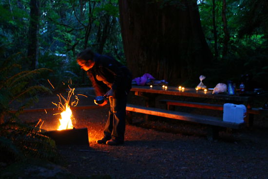 Feuer und Kerzen unter freiem Himmel - wildromantisch!