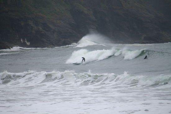 Die Surfer müssen wohl kälteresistent sein!