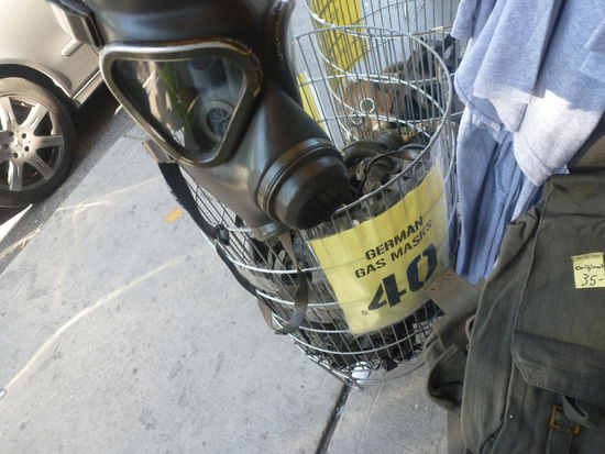 Hmm, warum das gerade deutsche Gasmasken sind...