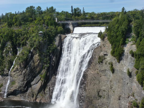 Da stürzt er sich in die Tiefe