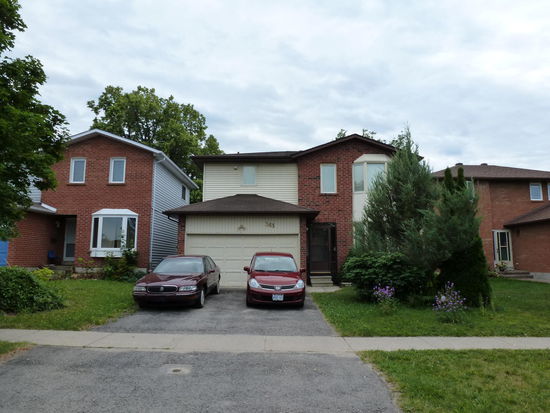 Hier wohne ich. Zwischen den Häusern sind nicht allzu viele Unterschiede zu erkennen 