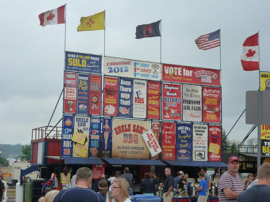 Jeder will zeigen, was er schon alles gewonnen hat.