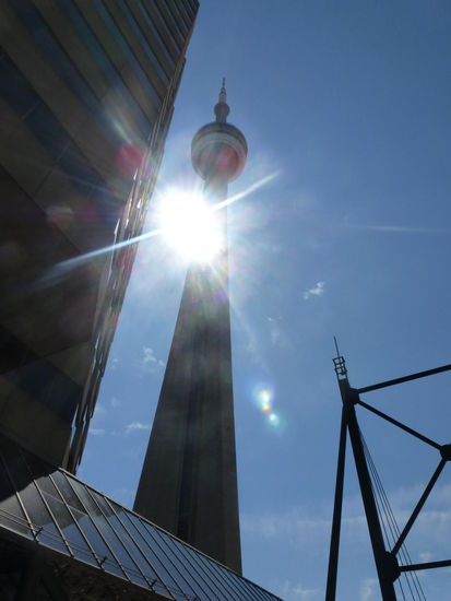 Hoch hinauf geht es, wer Geld hat kann da oben auch Essen gehen