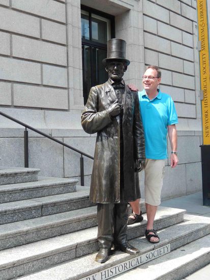 Vor der Tür trafen wir dann auf Abraham Lincoln und der Regen war dem Sonnenschein gewichen