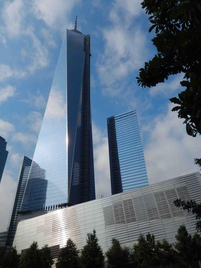 Glitzernd in der Sonne - der Hauptturm des WTC