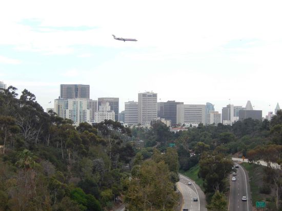 Blick vom Park auf die Skyline von San Diego.
