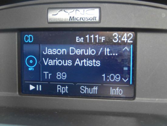 Man beachte die Temperaturanzeige in der Mitte oben. Flotte Musik erleichterte die Fahrtzeit.