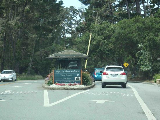 Einfahrt in den 17-Miles-Drive