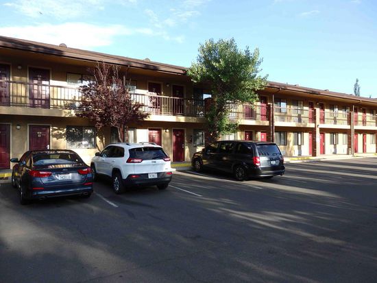 Unser weißer Begleiter hat schon sein Plätzchen gefunden