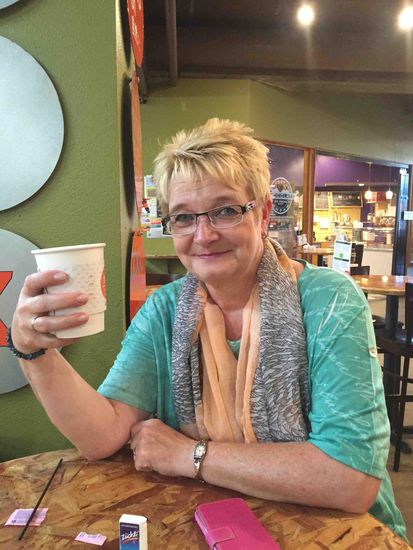 Ein Prost mit Kaffee auf Dennis, der soeben 32 Jahre alt geworden ist.    (in Deutschland ist jetzt Mitternacht)         Junior wir denken an Dich!!!