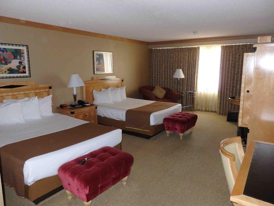 Erst bei genauem Hinsehen sieht man die Macken in den Möbeln und den Schmutz an den Wänden - das ist uns aber völlig egal  