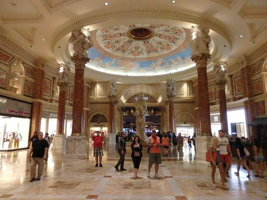 Caesars's Palace - eine riesige Einkaufsmeile mit Edeldesigner Läden