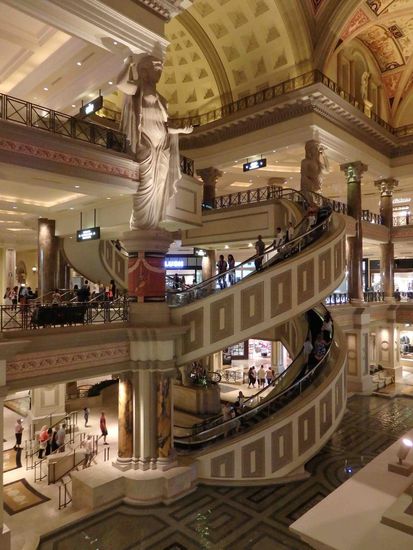 Gewendelte Rolltreppe - auch das gibt's nur im Caesar's Palace 