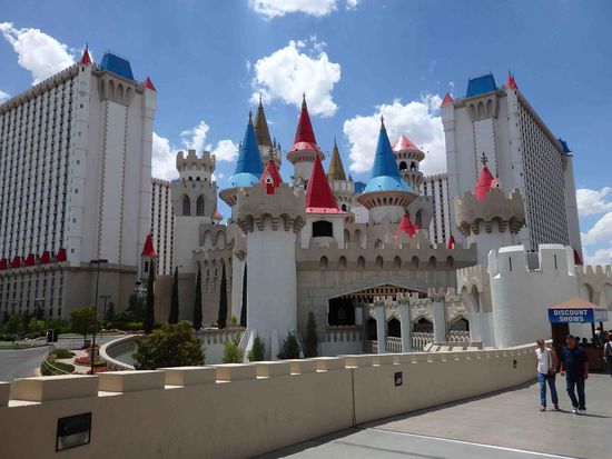 Eingang Excalibur - hier hatten wir Wifi.  Viele Grüße an Susi und Uli, die demnächst hier übernachten werden  