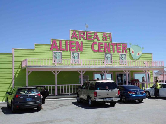 Noch schnell tanken - Nein, Aliens sind uns nicht begegnet  