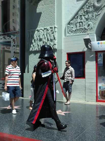 Darth Vader und viele Disneyfiguren, Michael Jackson und Marilyn Monroe Doubles ließen sich mit den Touristen fotografieren - natürlich nicht umsonst