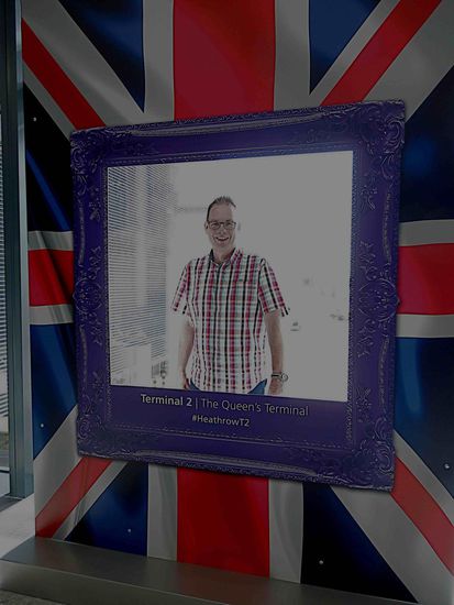 Roland vorm Abflug am Fenster der Königin